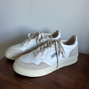 AUTRY MEDALIST WHITE AND TAN SUEDE SNEAKERS NWT